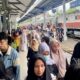 Aktifitas naik turun di Stasiun Padang KAI Divre II Sumbar. (dok. istimewa)