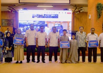 Semen Padang serahkan bantuan untuk panti asuhan dan MDA. (dok. istimewa)