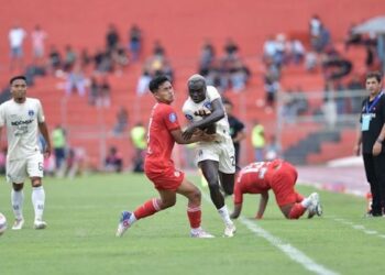 Laga antara Semen Padang FC dan Persita pada gelaran Liga 1 musim lalu. (dok. istimewa)