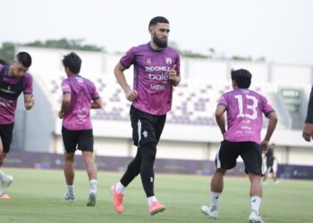 Latihan pemain Persita jelang laga tunda melawan Semen Padang FC. (dok. istimewa)