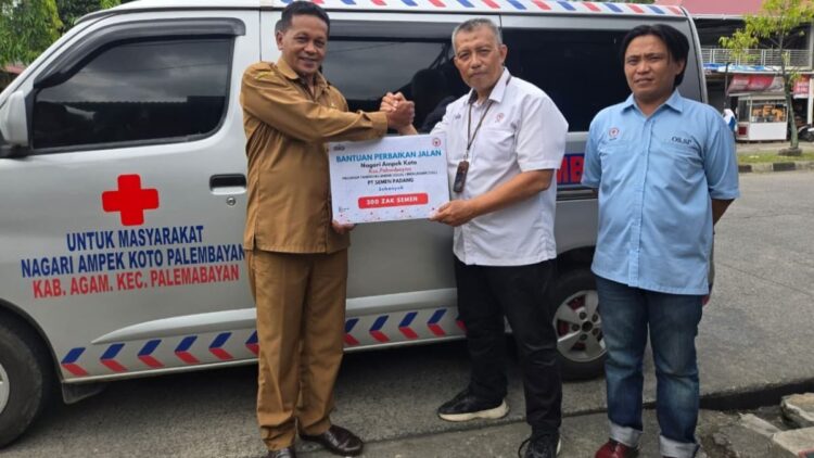 penyerahan bantuan perbaikan jalan oleh semen padang