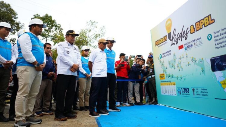 Negara Hadir, Pemerintah Targetkan 1.285 Desa Terang di 2025 1 Peresmian program listrik desa. (dok. istimewa)