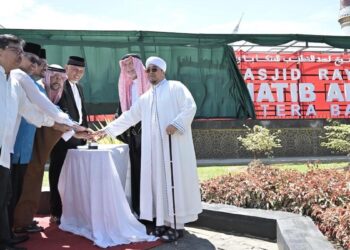 Peresmian zona kawasan halal di Masjid Raya Syekh Khatib Al Minangkabawi. (dok. adpsb)