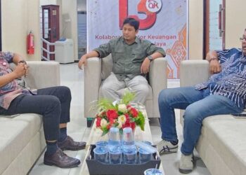 Pertemuan Ketum KONI Sumbar dengan Kepala OJK Sumbar. (dok. Humas KONI Sumbar)