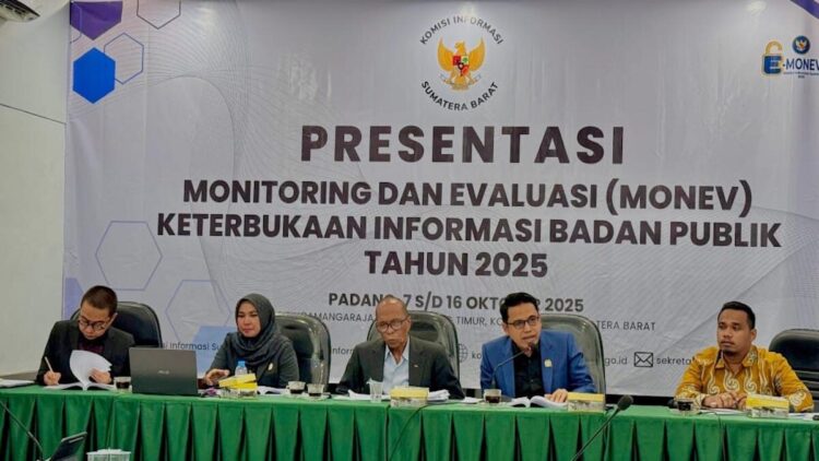 KI Sumbar Tetapkan 3 Besar Hasil Monev, Jumlah Badan Publik Informatif di Sumbar Meningkat 1 Presentasi Monev KI Sumbar 2025. (dok. istimewa)