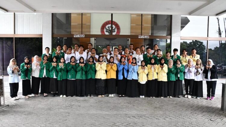 Program magang hub kemnaker di PT Semen Padang. (dok. Humas)