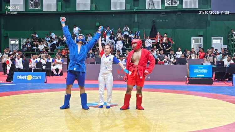 Selebrasi Raynaldo usai memastikan medali emas. (dok. Humas KONI Sumbar)