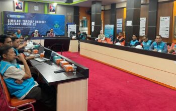 Simulasi tanggap darurat ceceran limbah B3 di PLN UP3 Solok. (dok. istimewa)