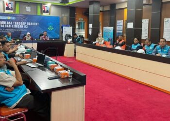 Simulasi tanggap darurat ceceran limbah B3 di PLN UP3 Solok. (dok. istimewa)