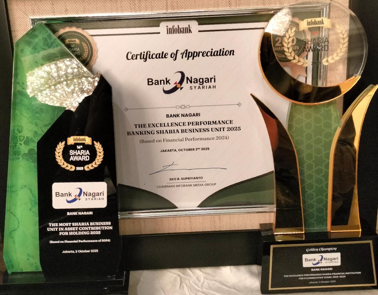 Tiga penghargaan Sharia Award untuk Bank Nagari. (dok. istimewa)