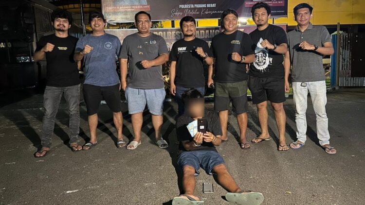 Tim klewang tangkap pembobol SMP di Padang. (dok. istimewa)