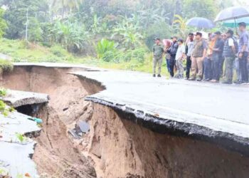 Cuaca Ekstrem Landa Padang Pariaman, Belasan Titik Dilaporkan Alami Banjir dan Longsor