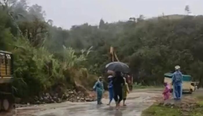 Jalur Solok–Solok Selatan kembali Dibuka Setelah Tertutup Longsor