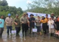 Pemulihan Mangrove Sungai Pinang, Lebih dari 20 Ribu Bibit Ditanam 6 Penanaman mangrove oleh KKI Warsi di Sungai Pinang, Kabupaten Pesisir Selatan. (dok. istimewa)
