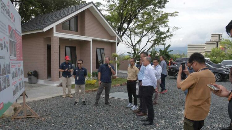 SEPABLOCK Semen Padang Jadi Sorotan, BP BUMN dan BTN Lakukan Kunjungan Khusus 1 BP BUMN dan BTN mengecek rumah contoh SEPABLOCK