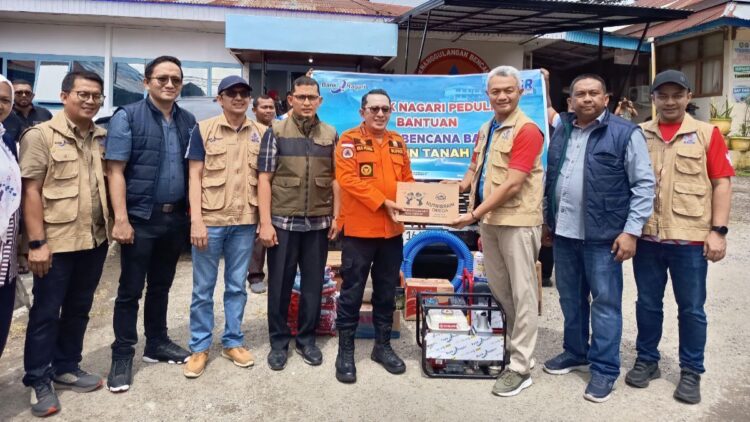 Bank Nagari Salurkan Bantuan Tahap Kedua untuk Korban Banjir Bandang Tanah Datar 1 Bank Nagari serahkan bantuqn untuk korban bencana di Sumbar