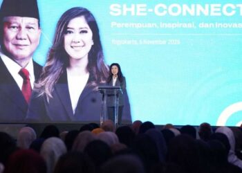 Kementerian Komunikasi dan Digital (Kemkomdigi) tak henti memperluas jangkauan program literasi digital bagi perempuan. Hal itu disampaikan Direktur Jenderal Komunikasi Publik dan Media (Dirjen KPM) Kemkomdigi, Fifi Aleyda Yahya, dalam sambutannya pada forum She-Connects 2025 Seri Yogyakarta, Kamis (6/11/2025). (Foto: Amiriyandi/Ditjen KPM Kemkomdigi)