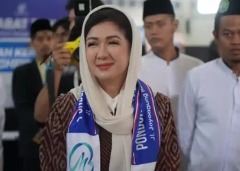 Dirjen KPM: PP Tunas Senjata Lawan Konten Digital Berbahaya untuk Lindungi Generasi Muda 1 Direktur Jenderal Komunikasi Publik dan Media (Dirjen KPM) Kemkomdigi, Fifi Aleyda Yahya, dalam Forum Sahabat Tunas bertema “Sesi Anak Hebat Belajar Aturan PP Tunas” di Pondok Pesantren (Ponpes) Bahrul Magfiroh, Kota Malang, Jawa Timur, Selasa (18/11/2025) menekankan bahwa PP Tunas adalah bentuk komitmen negara dalam menciptakan Internet Aman untuk Anak Indonesia. (Foto: Dherma Chaelvianto/Indonesia.go.id/KPM Kemkomdigi)