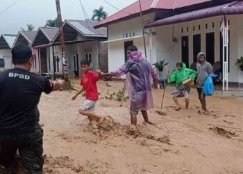 Warga Terjebak Banjir di Batu Busuk, BPBD Padang Lakukan Evakuasi Pagi Ini