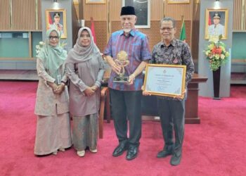 Gubernur Mahyeldi Apresiasi Museum Adityawarman Raih Penghargaan Nasional 5 Gubernur Mahyeldi apresiasi penghargaan untuk Museum Adityawarman. (dok. adpsb)
