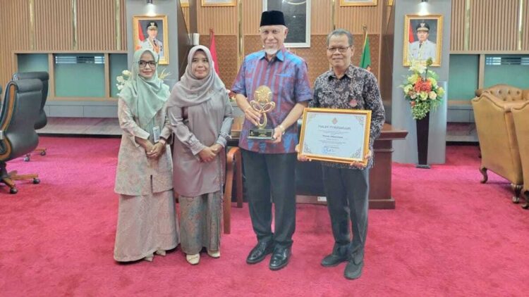 Gubernur Mahyeldi Apresiasi Museum Adityawarman Raih Penghargaan Nasional 1 Gubernur Mahyeldi apresiasi penghargaan untuk Museum Adityawarman. (dok. adpsb)