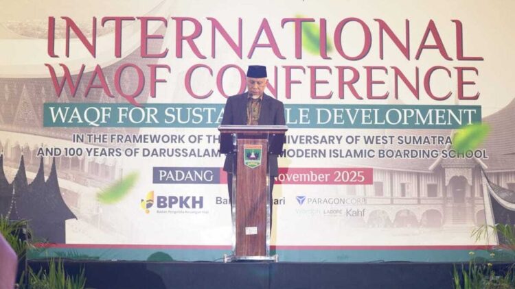 Gubernur Mahyeldi Tawarkan Sejumlah Proyek untuk Dikembangkan Melalui Skema Wakaf Produktif 1 Gubernur Mahyeldi beri sambutan di Konferensi Wakaf Internasional. (dok. adpsb)