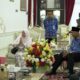 Gubernur Mahyeldi bertemu cucu pahlawan Nasional Rahmah el Yunussiyah yang baru dinobatkan Presiden Prabowo. (dok. adpsb)