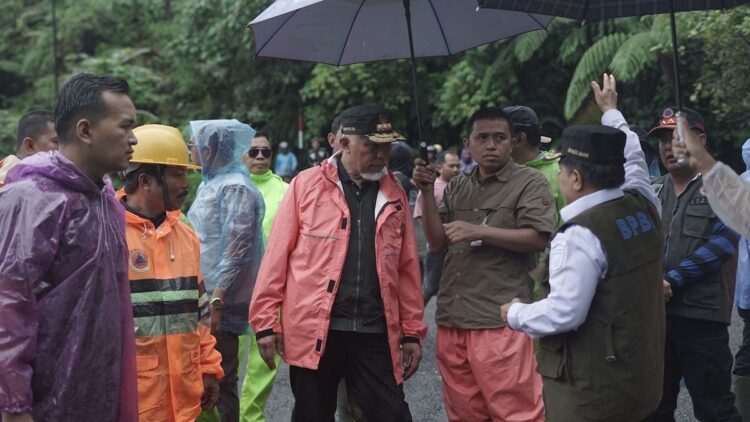 Gubernur Mahyeldi Tinjau Lokasi Galodo di Malalak Timur, Instruksikan Penanganan Cepat untuk Korban 1 Gubernur Mahyeldi kunjungi lokasi bencana di Malalak Timur. (dok. adpsb)