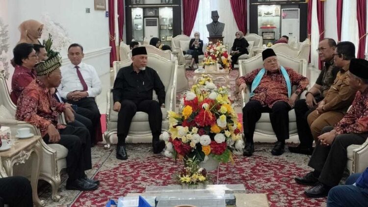 Gubernur Mahyeldi terima audiensi Dato' Ahmad Azzam. (dok. adpsb)