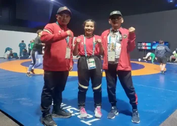 Ketua KONI Sumbar, Hamdanus dampingi atlet gulat Sumbar pada kejuaraan Internasional di Riyadh. (dok. istimewa)