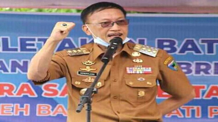 Pastikan Bantuan Aman, Bupati Pesisir Selatan Cek Stok Beras dan Minyak Goreng Bulog 1 Bupati Pesisir Selatan, Hendrajoni. (Foto: Ist)