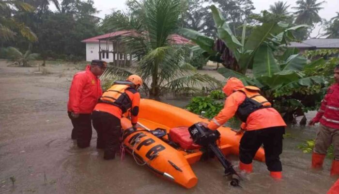 Banjir Rendam Empat Kecamatan di Agam, Ratusan KK Mengungsi