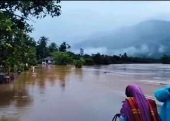 Hujan Deras Picu Luapan Sungai Batang Tarusan, Jalan Painan–Padang Terputus