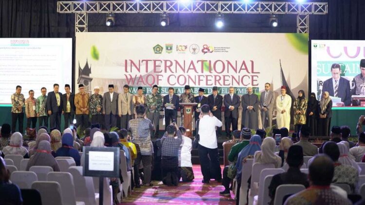 Konferensi Wakaf Internasional 2025 Ditutup, Mahyeldi: Sumbar Siap Jadi Episentrum Gerakan Wakaf Nasional 1 Konferensi Wakaf Internasional di Padang resmi ditutup. (dok. istimewa)