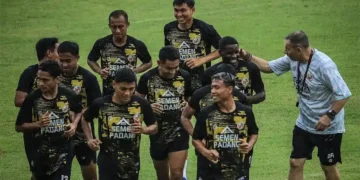 Rumor Menguat, Semen Padang FC Bakal Rekrut Eks Borneo FC hingga Mantan Striker Spanyol 2 Latihan para pemain Semen Padang FC. (dok. ILeague)