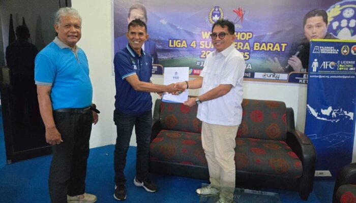 Andre Rosiade Terima Surat Penetapan Calon Ketua PSSI Sumbar, Josal Resmi Mundur