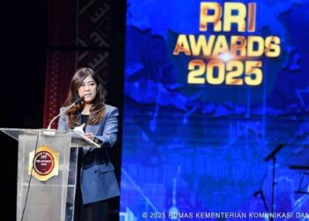 Menteri Komunikasi dan Digital Meutya Hafid dalam acara Radio Republik Indonesia (RRI) Awards 2025 di Auditorium Abdulrahman Saleh RRI, Jakarta Pusat, Kamis (20/11/2025) mendorong pemerintah daerah memanfaatkan kerja sama dengan Lembaga Penyiaran Publik (LPP) RRI yang memiliki jaringan siaran hingga pelosok. (Foto: Humas Kemkomdigi)