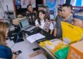 Menteri Komunikasi dan Digital Meutya Hafid saat meninjau Kantor Layanan Pos Universal (LPU) Blahkiuh, Kabupaten Badung, Bali, Minggu (2/11/2025). (dok. istimewa)