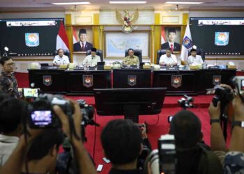 Menteri Nusron dalam Rapat Koordinasi Pembahasan Penataan Ulang RTRW, Alih Fungsi Lahan, LBS, LP2B, KP2B Tingkat Provinsi, Kabupaten, dan Kota, di Kementerian Dalam Negeri, Jakarta, Selasa (18/11/2025). (dok. istimewa)