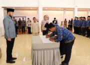 Pemko Padang Serahkan SK PNS Ikatan Dinas Tahun 2024 dan PPPK Paruh Waktu