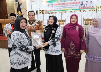 Pengukuhan Ibunda Guru Kota Pariaman. (dok. istimewa)