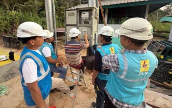 Penyalaan pelanggan PLN di Sitiung. (dok. istimewa)