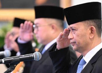 : Presiden Republik Indonesia, Prabowo Subianto, melantik Kepala dan Wakil Kepala Badan Riset dan Inovasi Nasional (BRIN) di Istana Negara, Jakarta, Senin (10/11/2025). (Foto: BPMI Setpres)