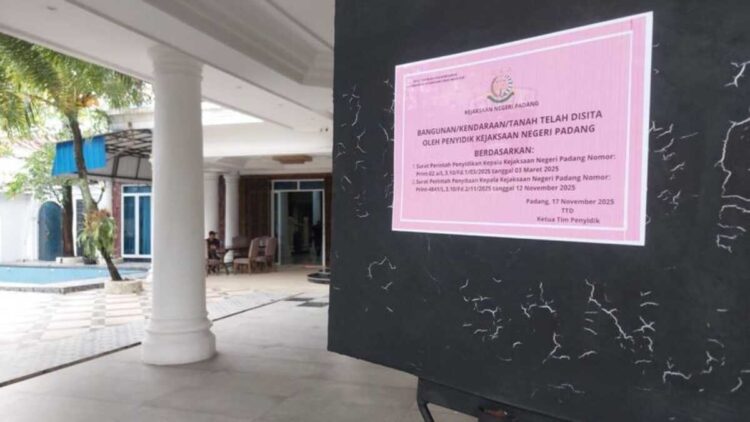 Kejari Padang Geledah Rumah dan Kantor Oknum Anggota DPRD Sumbar 1 Rumah BSN disita Kejari Padang