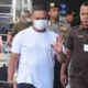 Gubernur Riau Abdul Wahid saat digiring petugas di Gedung Merah Putih KPK. (dok. Antara)