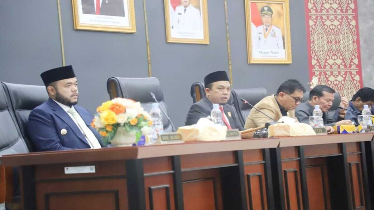 DPRD Padang Bahas Pandangan Umum Fraksi terhadap RAPBD 2026, Pemko Didorong Kreatif Kelola Keuangan Daerah 2 Screenshot 20251111 091354 1068x697 1