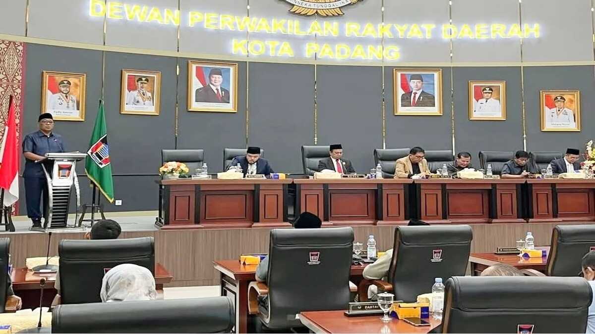 DPRD Padang Bahas Pandangan Umum Fraksi terhadap RAPBD 2026, Pemko Didorong Kreatif Kelola Keuangan Daerah 3 Screenshot 20251111 091433