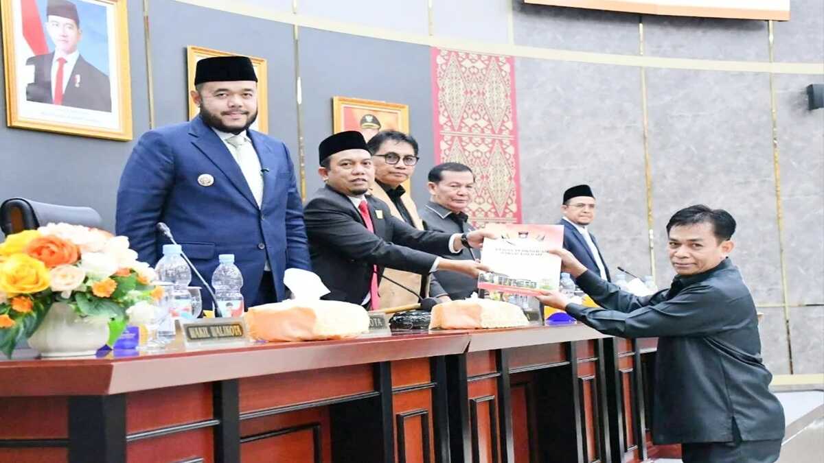 DPRD Padang Bahas Pandangan Umum Fraksi terhadap RAPBD 2026, Pemko Didorong Kreatif Kelola Keuangan Daerah 2 Screenshot 20251111 091512