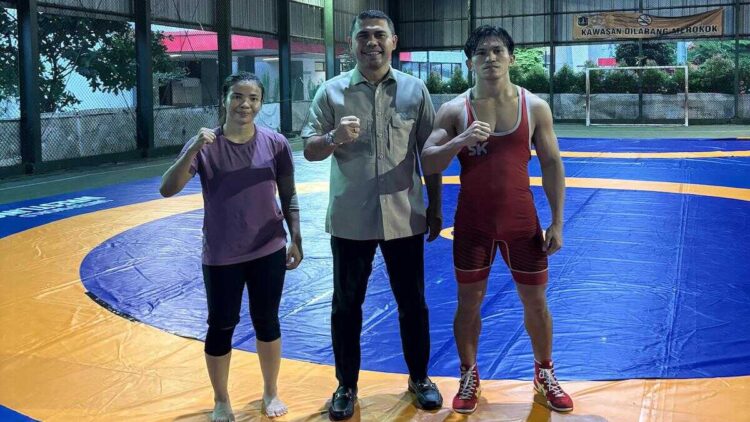 Sekum KONI Sumbar Turun ke Pelatnas, Dua Pegulat Sumbar Dapat Dukungan Nyata 1 Sekum KONI Sumbar Anandya Dipo Pratama datangi dua pegulat Sumbar yang sedang TC Pelatnas. (dok. istimewa)