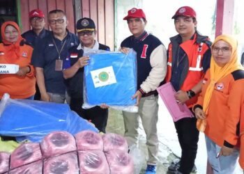 Puting Beliung Hantam Batu Gadang, PT Semen Padang Kirimkan Bantuan dan Relawan TRC 15 PT Semen Padang kirim bantuan untuk korban terdampak puting beliung di Batu Gadang. (dok. istimewa)